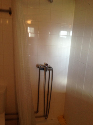 Great single bedroom in a 5-bedroom flat - Gallery - 7