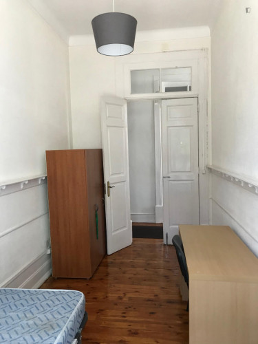 Great single bedroom in a 5-bedroom flat