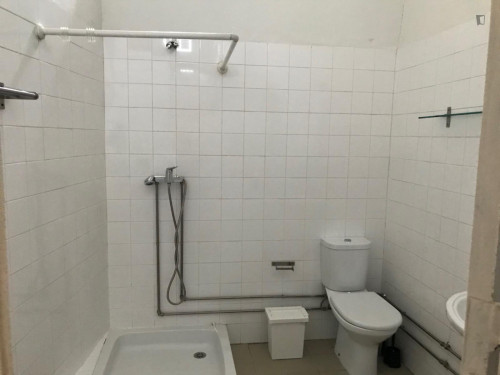 Great single bedroom in a 5-bedroom flat - Gallery - 6