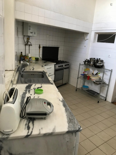 Great single bedroom in a 5-bedroom flat