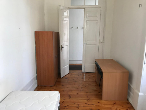 Lovely single bedroom in a 5-bedroom flat