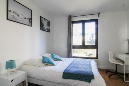 Nice double bedroom near the Rueil Malmaison train station