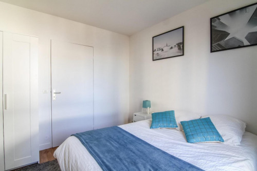 Nice double bedroom near the Rueil Malmaison train station