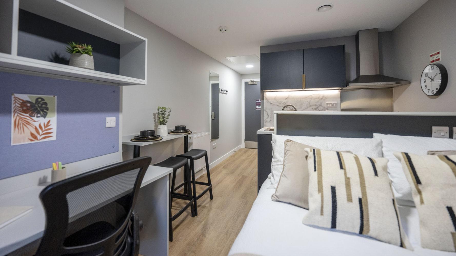 Standard Studio With Accessible Bathroom - 4
