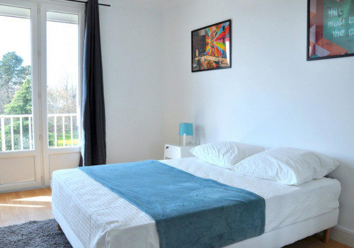 Cool double bedroom in Quartiers Nord