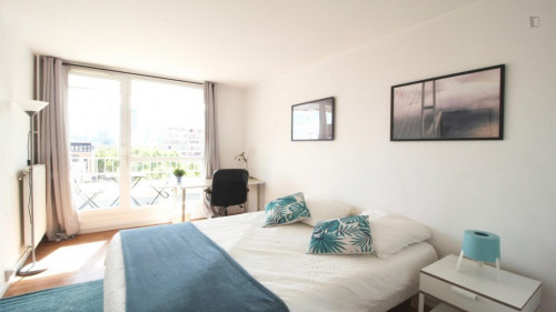 Dashing double bedroom in Nanterres