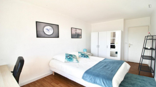 Dashing double bedroom in Nanterres