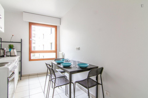Luminous double bedroom in well-linked Les Martinets