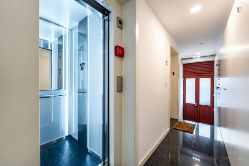 Comfortable and sunny 1-bedroom flat near the Heroísmo metro station