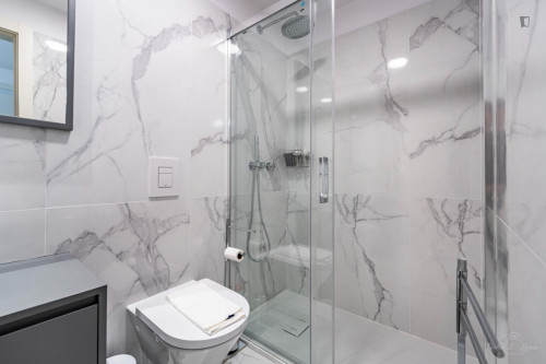 Comfortable and sunny 1-bedroom flat near the Heroísmo metro station - Gallery - 11