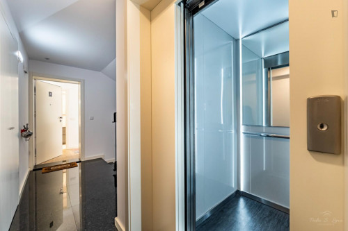 Comfortable and sunny 1-bedroom flat near the Heroísmo metro station