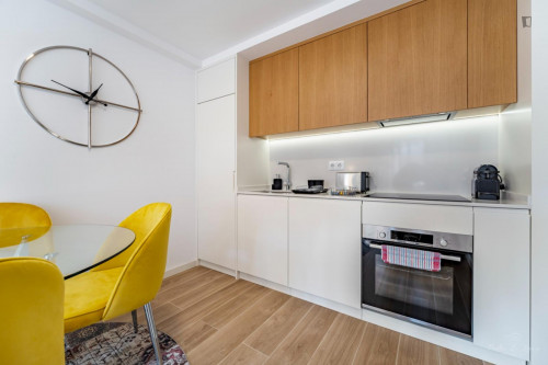 Comfortable and sunny 1-bedroom flat near the Heroísmo metro station - Gallery - 15