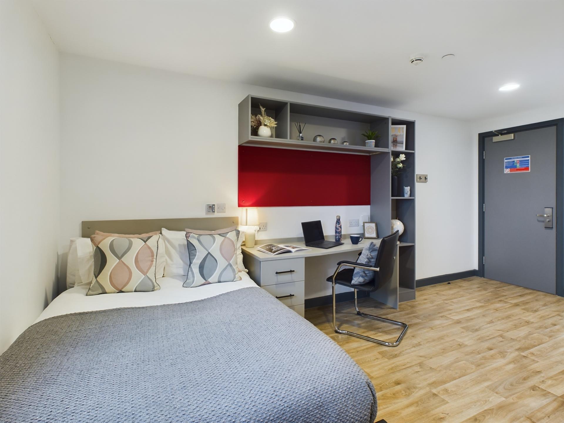  Gold En-Suite  -  Red Queen  - Gallery -  23