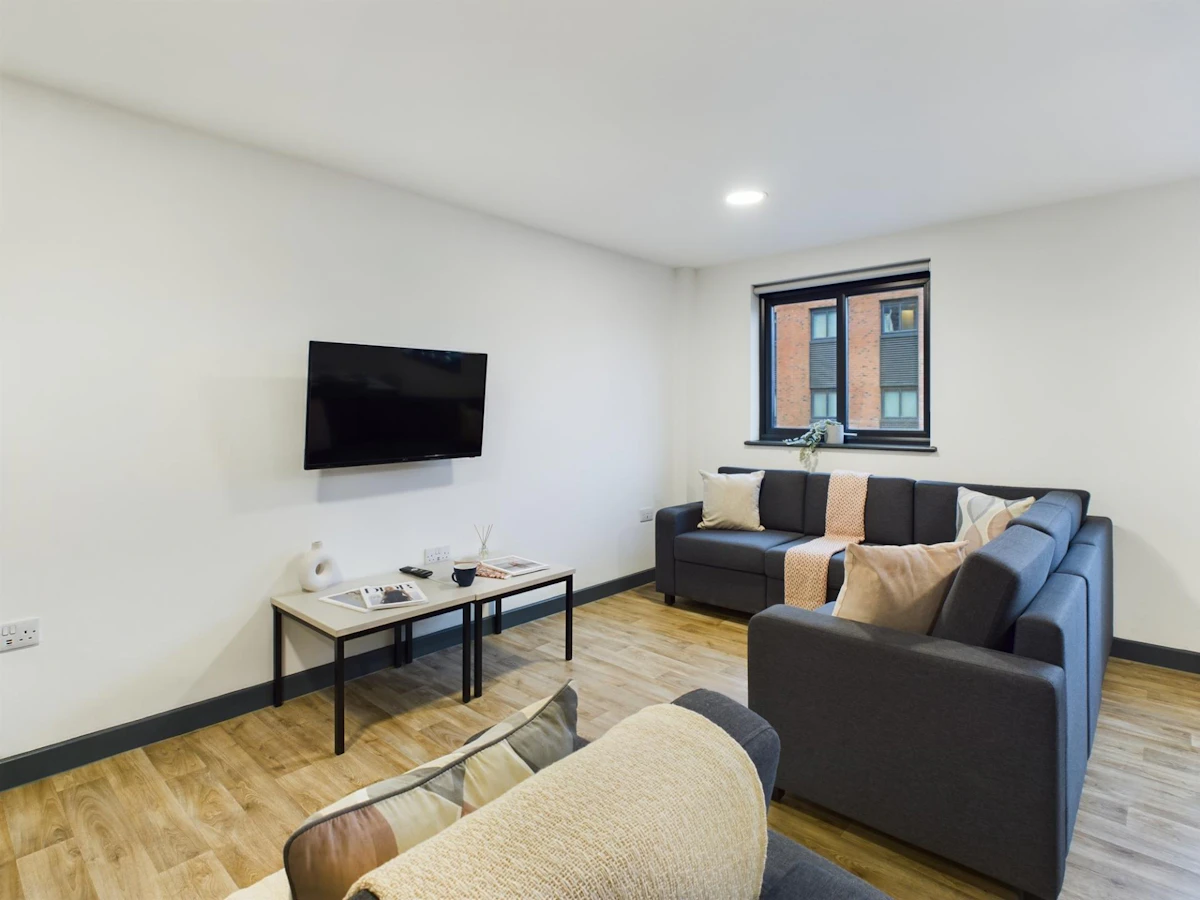  Gold En-Suite  -  Red Queen  - Gallery -  3