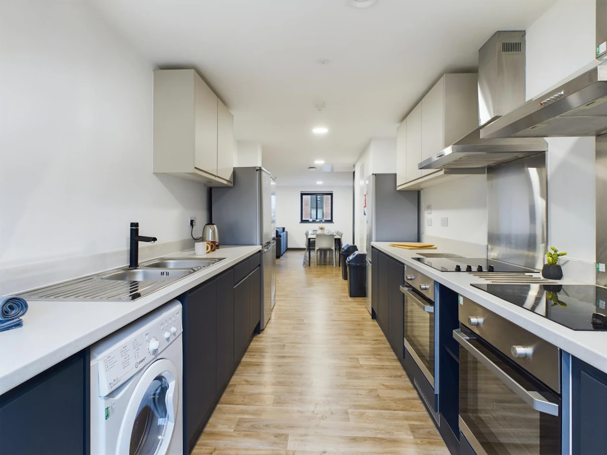  Gold En-Suite  -  Red Queen  - Gallery -  9