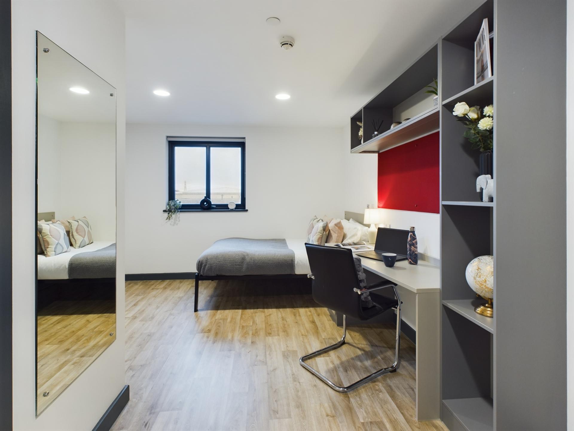  Gold En-Suite  -  Red Queen  - Gallery -  14