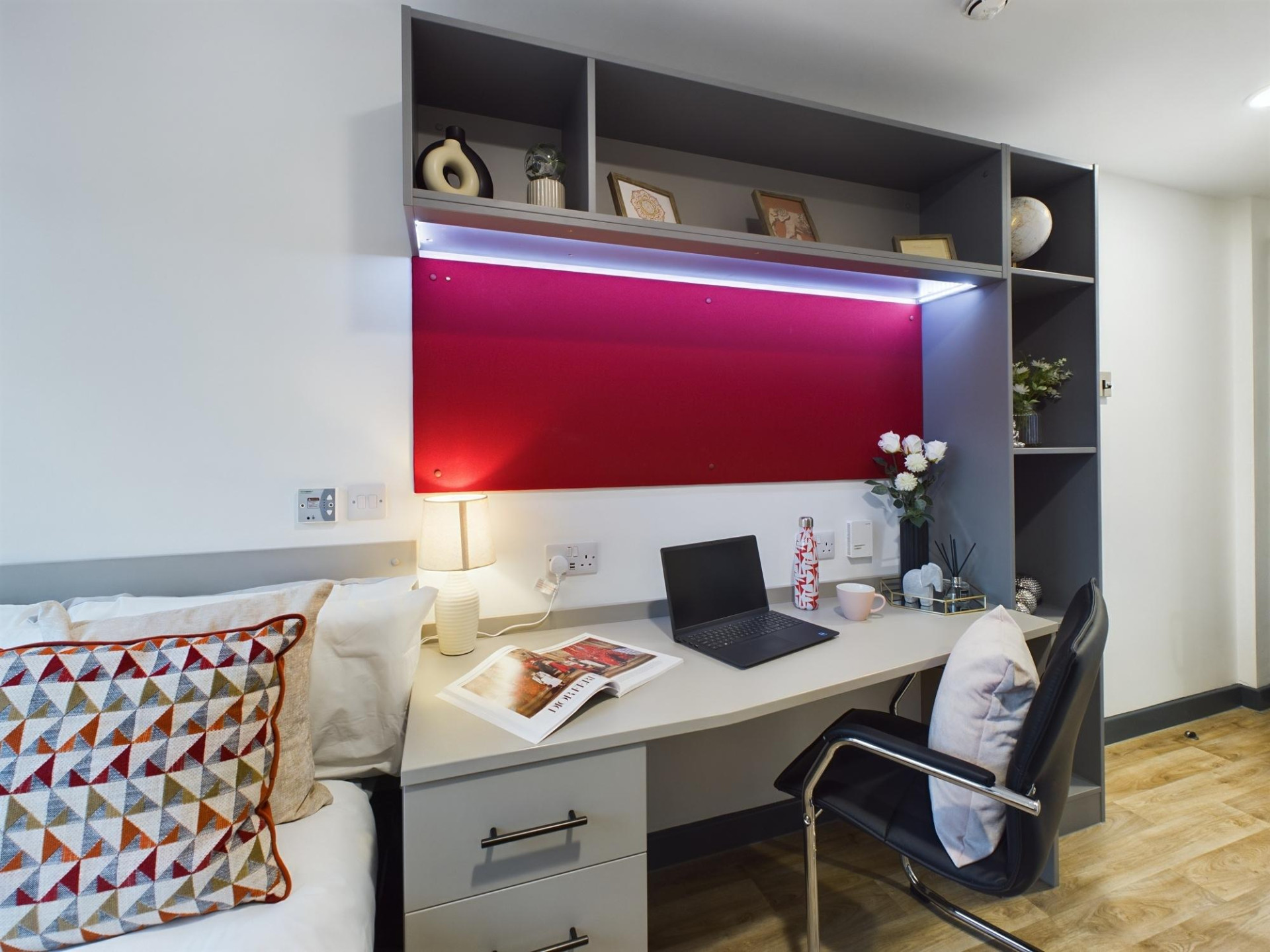  Bronze En-Suite  -  Red Queen  - Gallery -  17