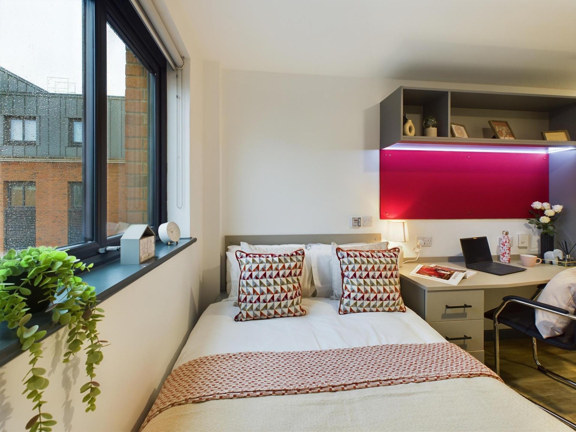 Bronze En-Suite  -  Red Queen  - Gallery -  16