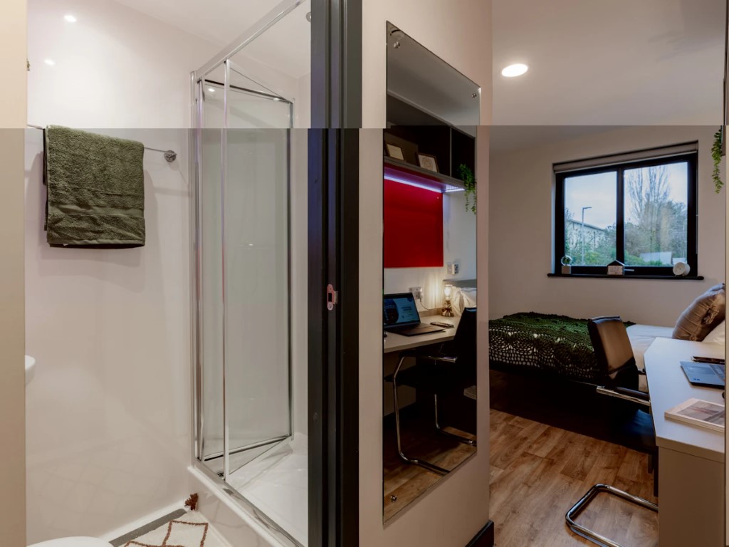  Bronze En-Suite  -  Red Queen  - Gallery -  7