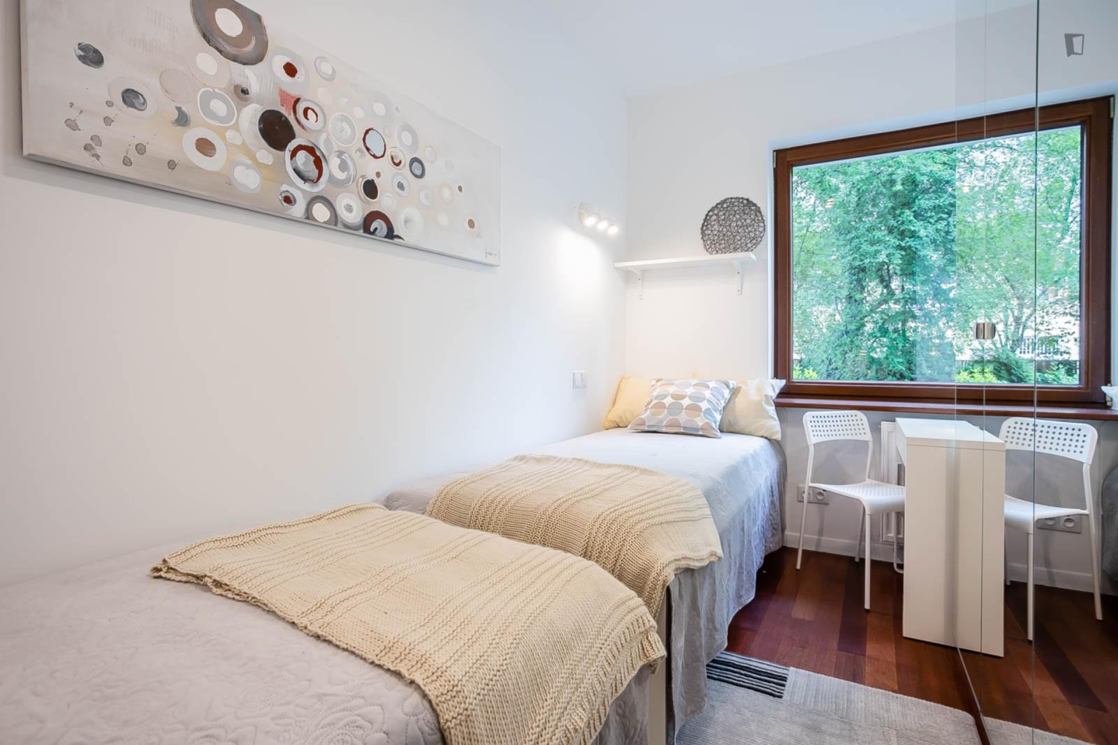 Room For 2 Girls Near Metro Wilanowska In Warsaw. - 1