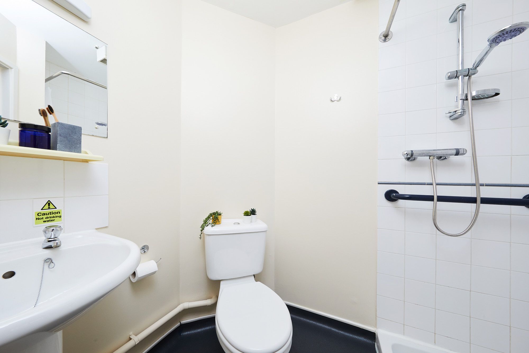 Bronze Ensuite - Collegiate Upper Quay House - Gallery - 4
