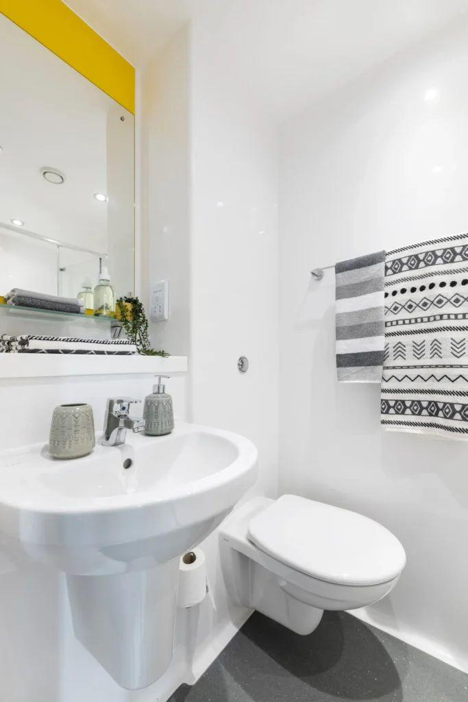 Silver En Suite - 13