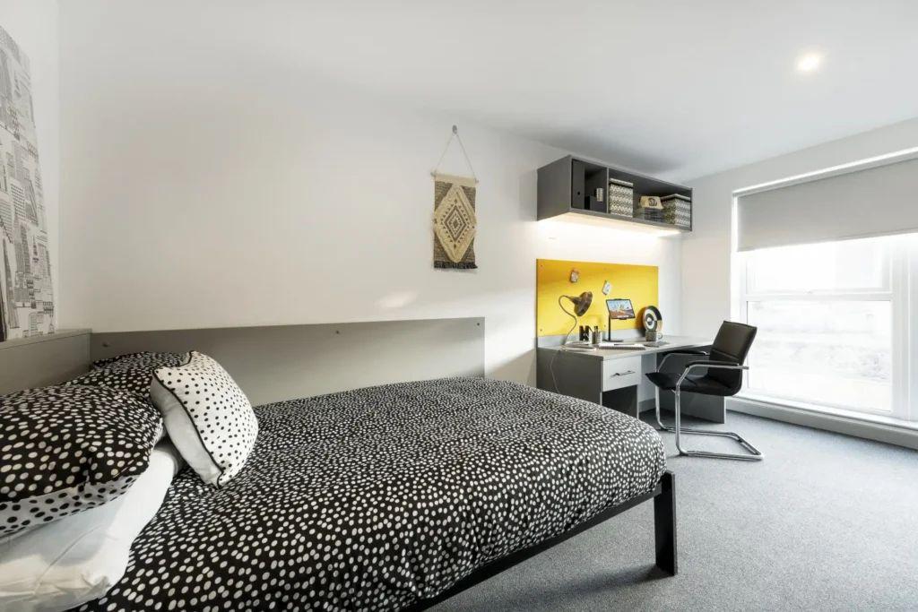 Gold En Suite - 16
