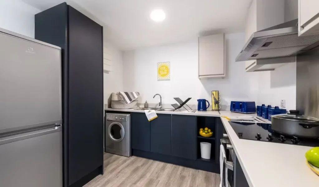 Gold En Suite - 12