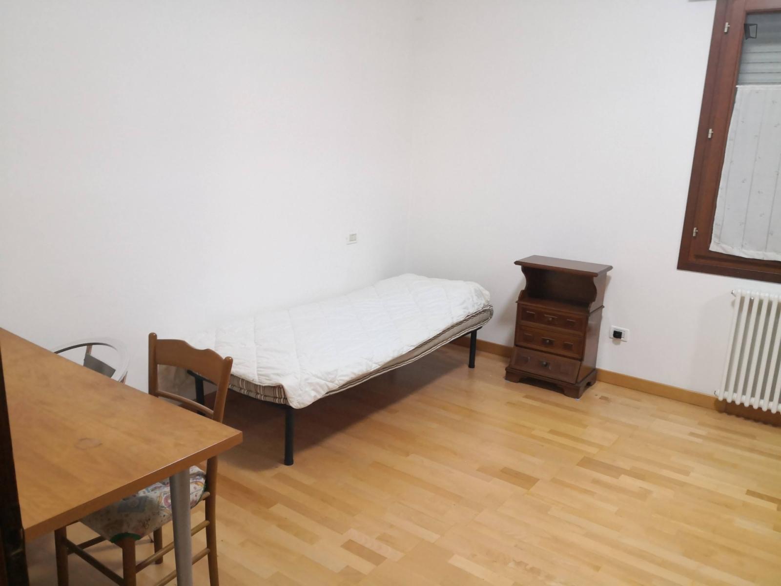 Nice Twin Bedroom Near Parco Iris - 1