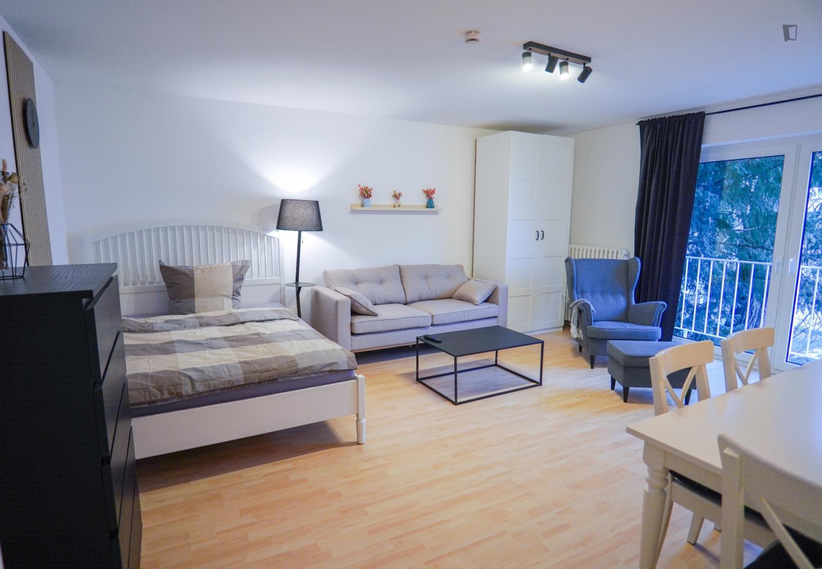 Modern And Welcoming Studio In Pantaleons-Viertel - 1