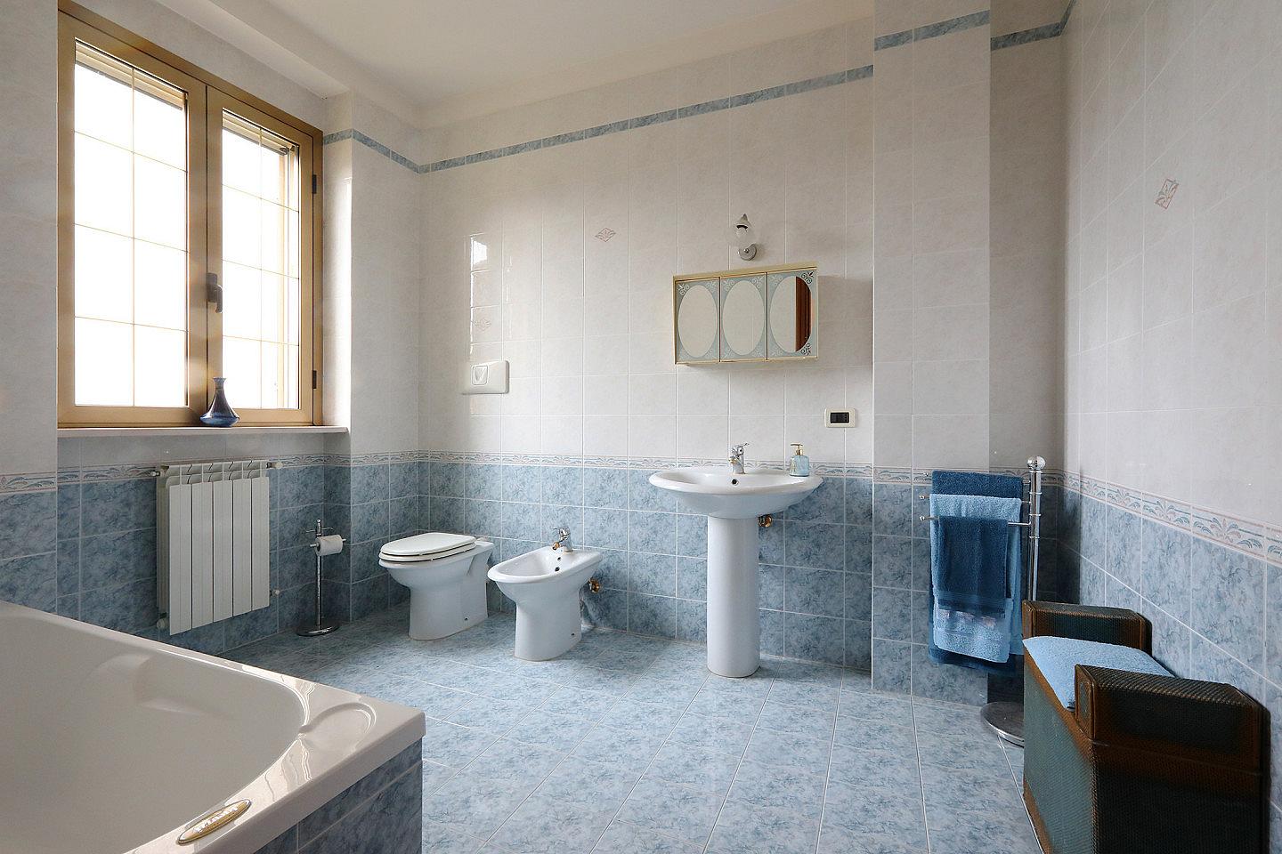 Luxury Private Double (single Occupancy) - Gorgeous villa near Sentiero Frassati Roseto-Biccari Home - Gallery - 12