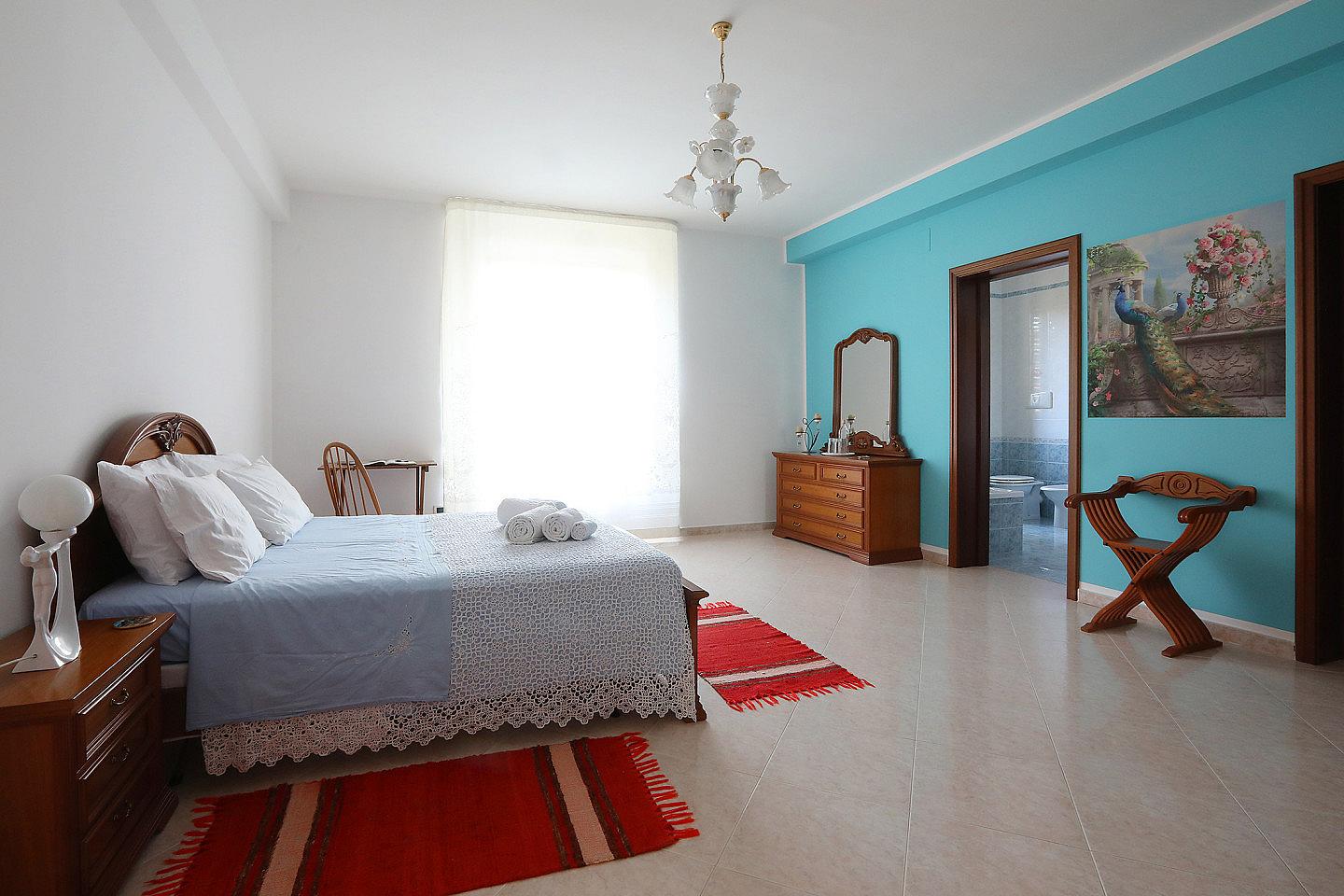 Luxury Private Double (shared Occupancy) - Gorgeous villa near Sentiero Frassati Roseto-Biccari Home - Gallery - 11
