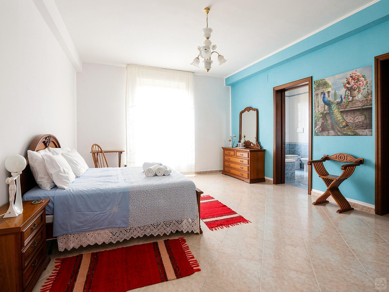 Luxury Private Double (shared Occupancy) - Gorgeous villa near Sentiero Frassati Roseto-Biccari Home - Gallery - 17