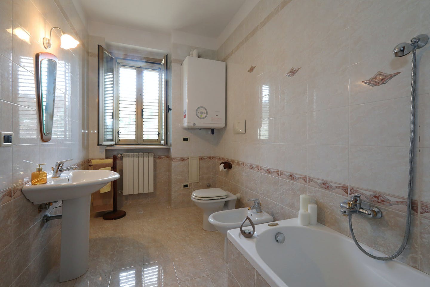 Private Double (single Occupancy) - Gorgeous villa near Sentiero Frassati Roseto-Biccari Home - Gallery - 3