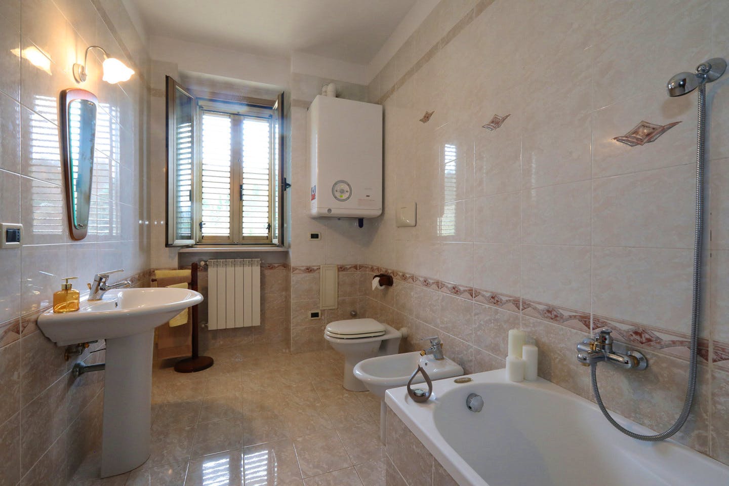 Private Double (single Occupancy) - Gorgeous villa near Sentiero Frassati Roseto-Biccari Home - Gallery - 6