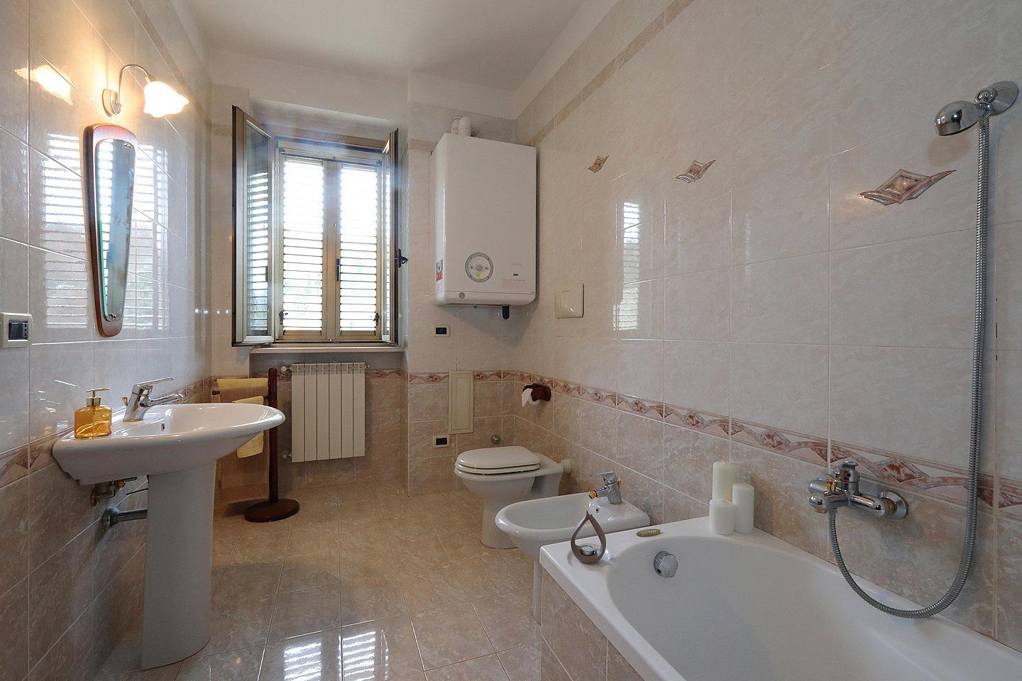 Private Double (shared Occupancy) - Gorgeous villa near Sentiero Frassati Roseto-Biccari Home - Gallery - 15