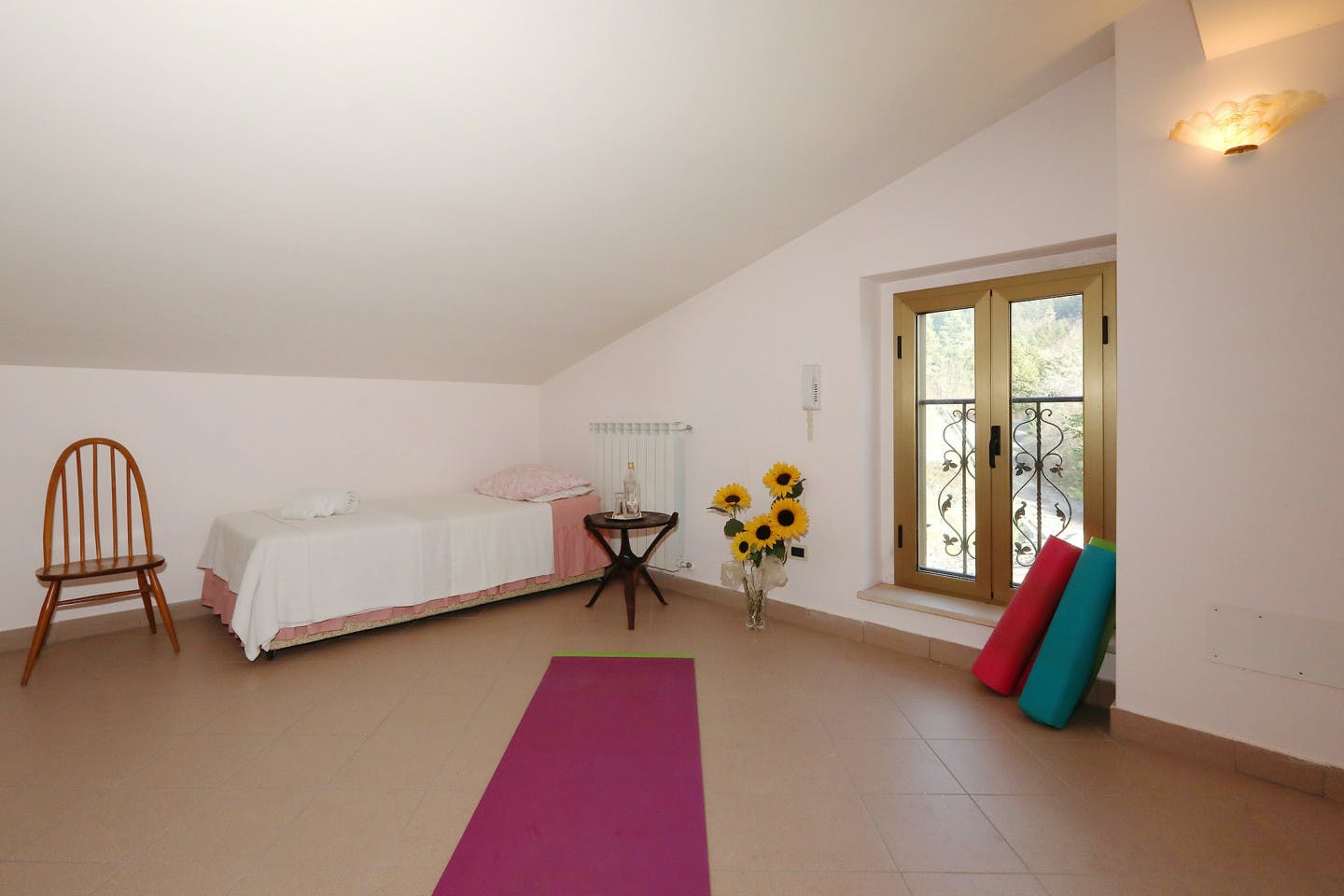 Bed In A 3-Bed Gender Separated Room - Gorgeous villa near Sentiero Frassati Roseto-Biccari Home - Gallery - 5