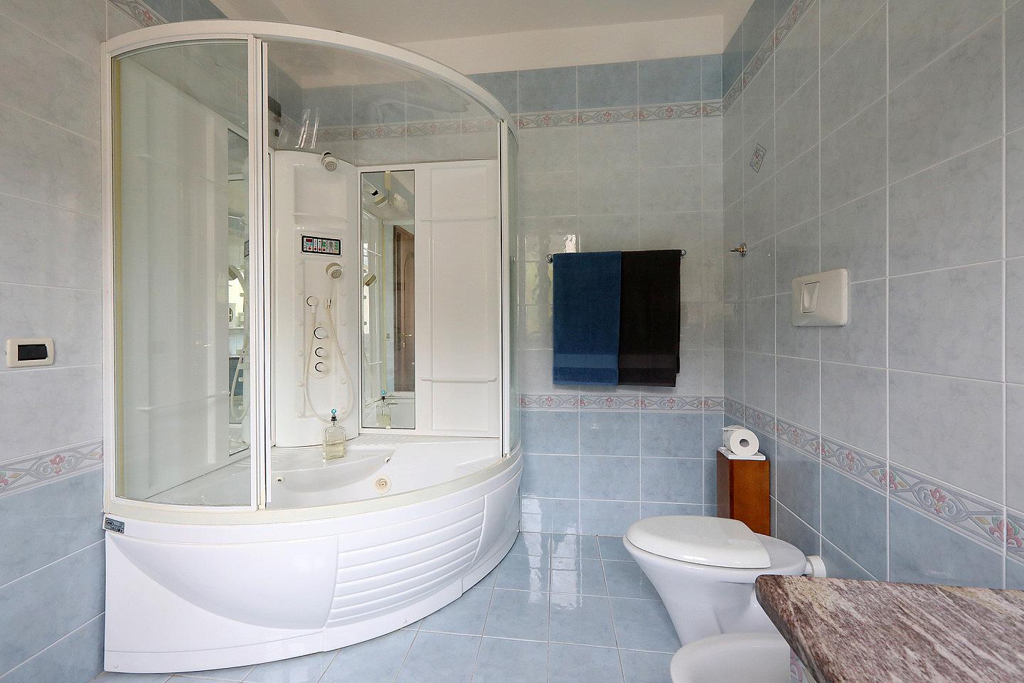 Bed In A 3-Bed Gender Separated Room - Gorgeous villa near Sentiero Frassati Roseto-Biccari Home - Gallery - 27