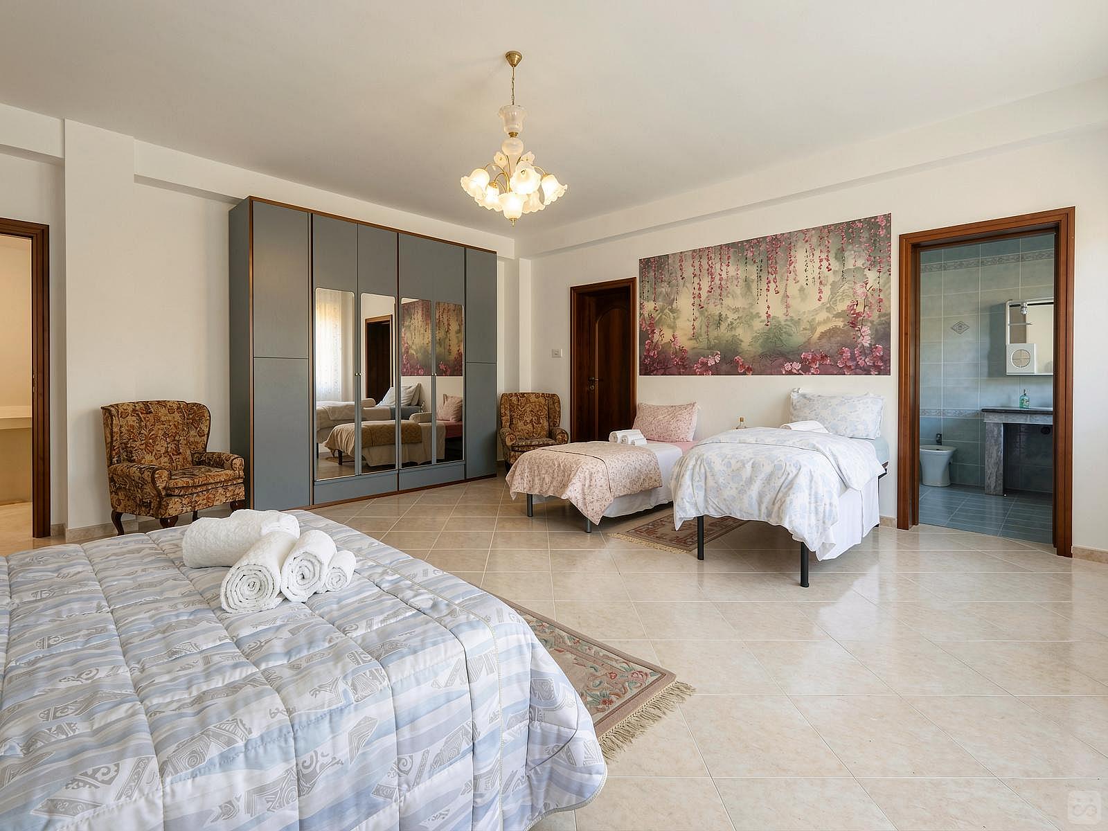 Bed In A 3-Bed Gender Separated Room - Gorgeous villa near Sentiero Frassati Roseto-Biccari Home - Gallery - 32