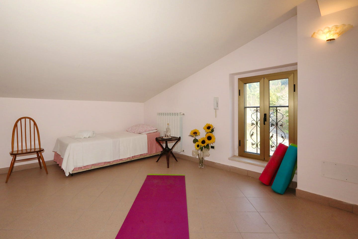 Bed In A 3-Bed Gender Separated Room - Gorgeous villa near Sentiero Frassati Roseto-Biccari Home - Gallery - 11