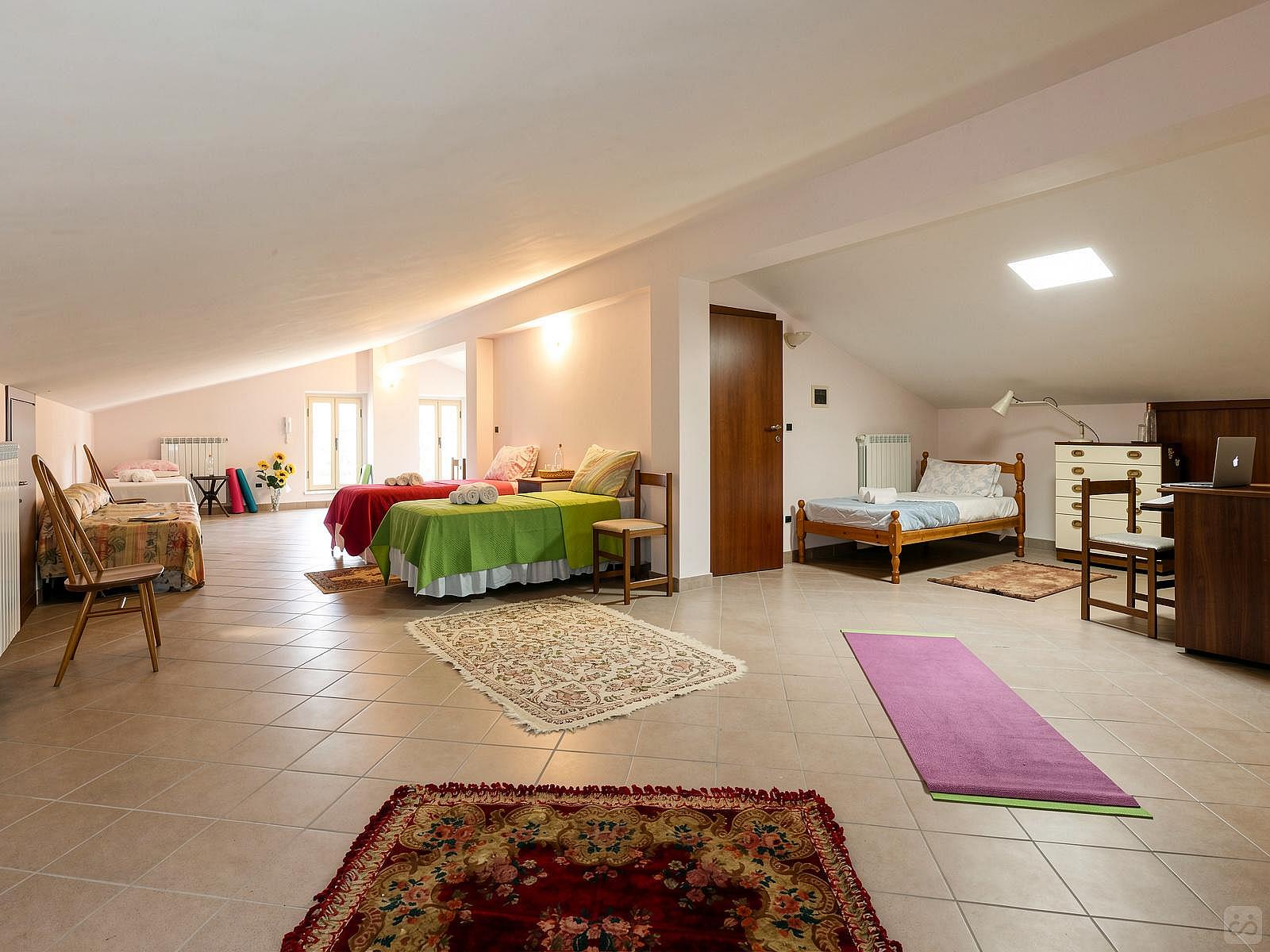 Bed In A 3-Bed Gender Separated Room - Gorgeous villa near Sentiero Frassati Roseto-Biccari Home - Gallery - 34