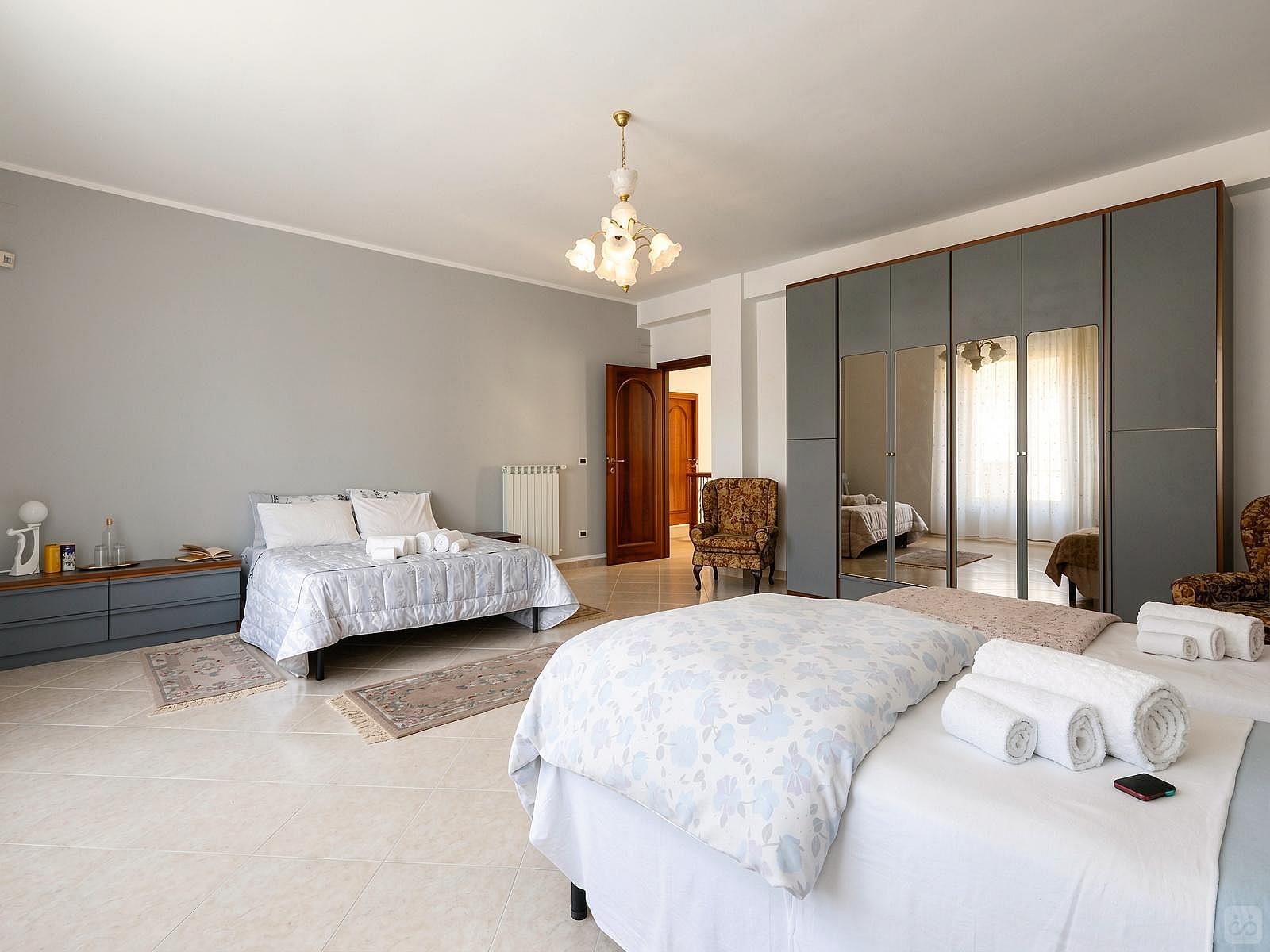 Bed In A 3-Bed Gender Separated Room - Gorgeous villa near Sentiero Frassati Roseto-Biccari Home - Gallery - 31