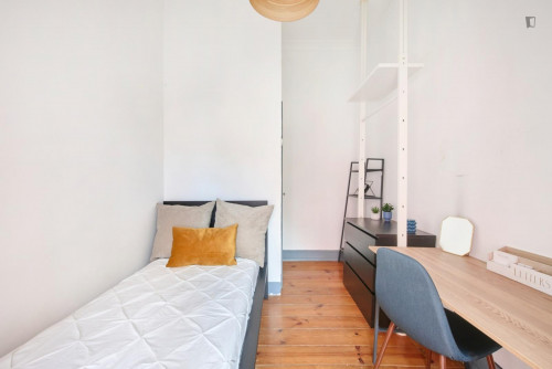 Attractive single bedroom with balcony