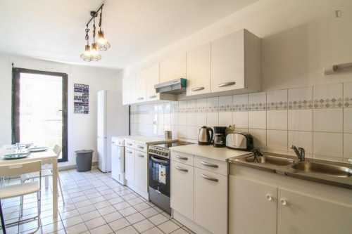 Large double bedroom with a balcony, in Rueil Malmaison