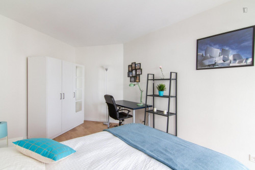 Posh double bedroom in Les Martinets