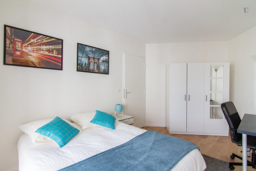 Posh double bedroom in Les Martinets