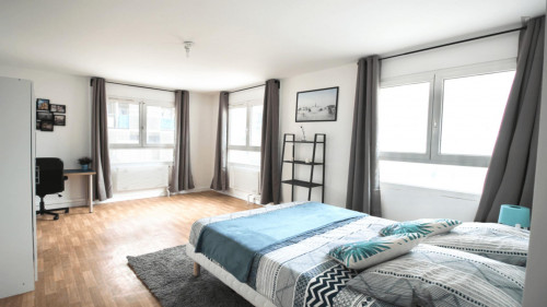 Spacious double bedroom in Saint Blaise