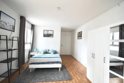 Spacious double bedroom in Saint Blaise