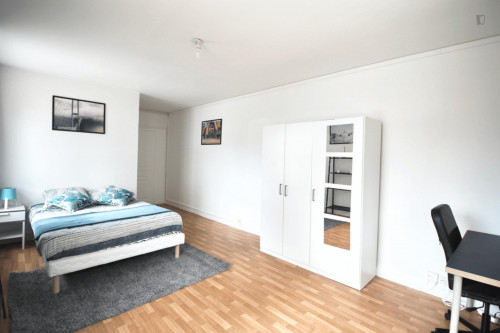 Spacious double bedroom in Saint Blaise