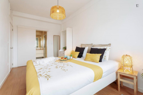 Very elegant 3-bedroom apartment near the Casa da Música metro - Gallery - 8